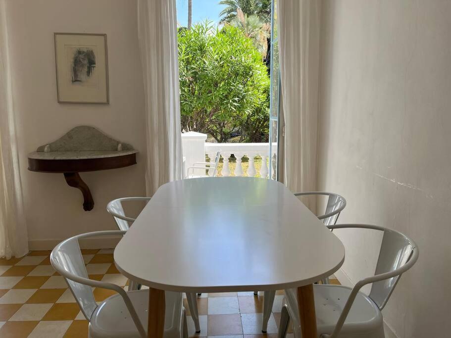 Beautiful Garden Apartment Steps From The Beach ม็องตง ภายนอก รูปภาพ