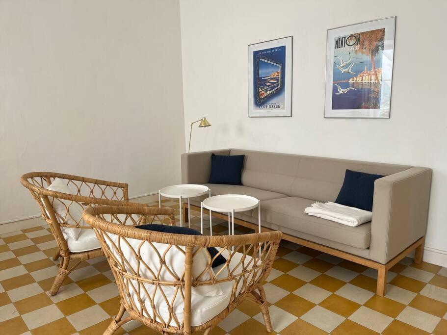 Beautiful Garden Apartment Steps From The Beach ม็องตง ภายนอก รูปภาพ