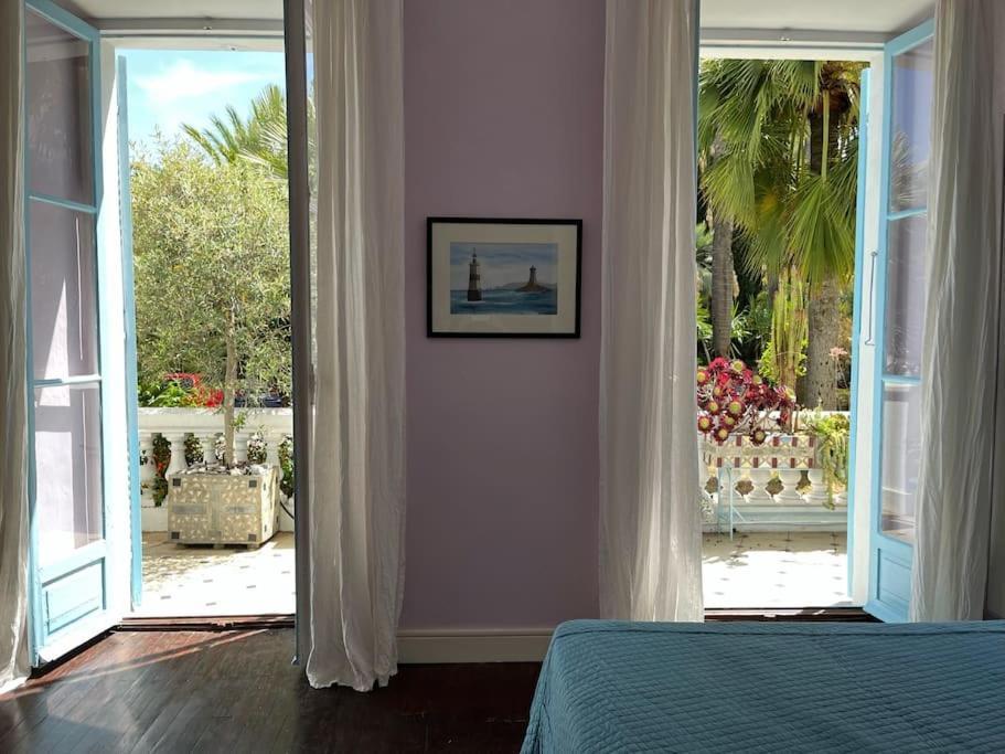 Beautiful Garden Apartment Steps From The Beach ม็องตง ภายนอก รูปภาพ